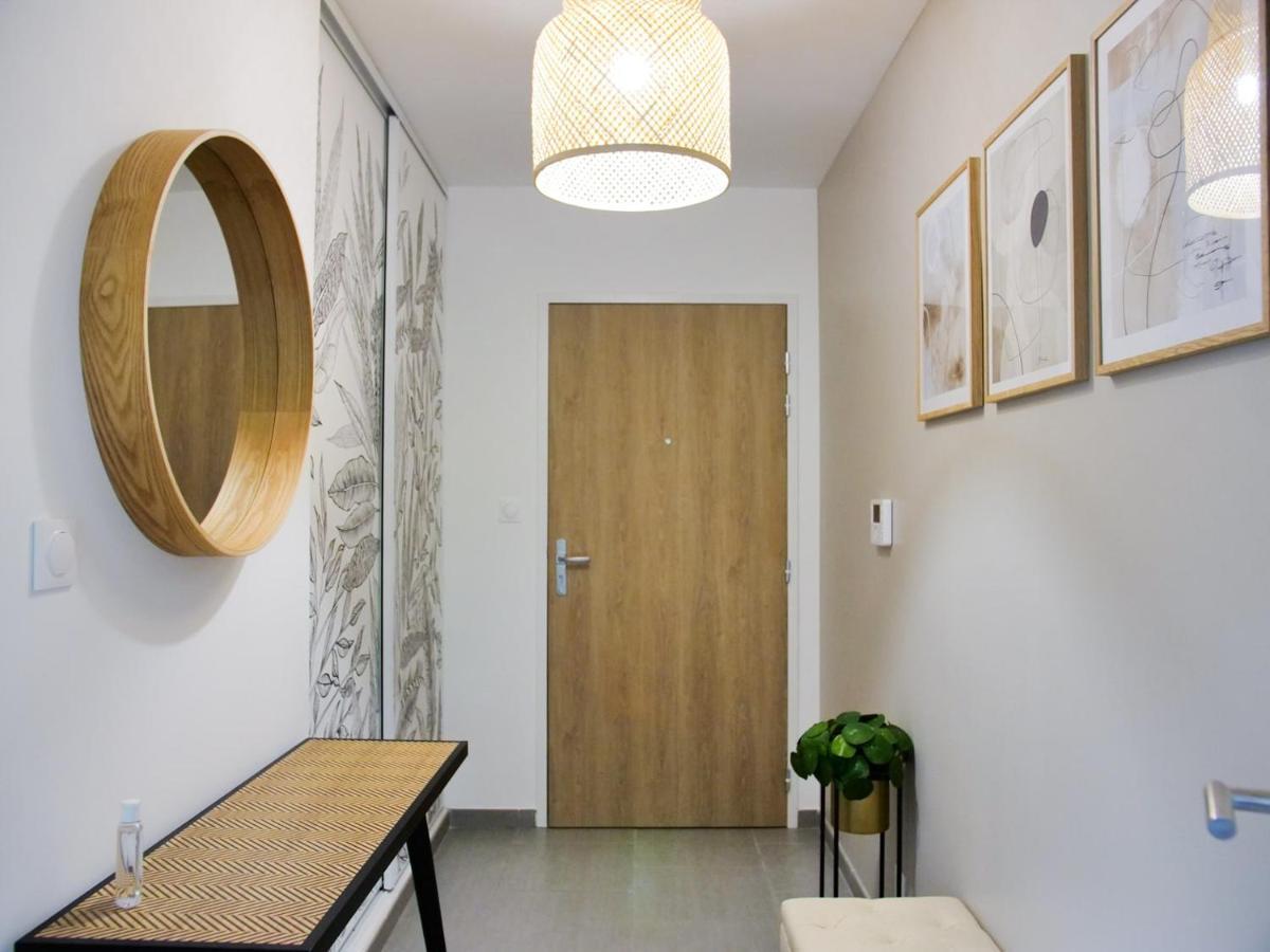 Apartment Apt. 50m Du Port De Plaisance, Parking & Ascenseur *